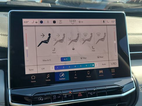 New 2026 Jeep Compass Limited image 23