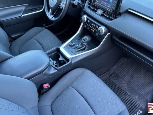 Used 2020 Toyota RAV4 XLE image 18