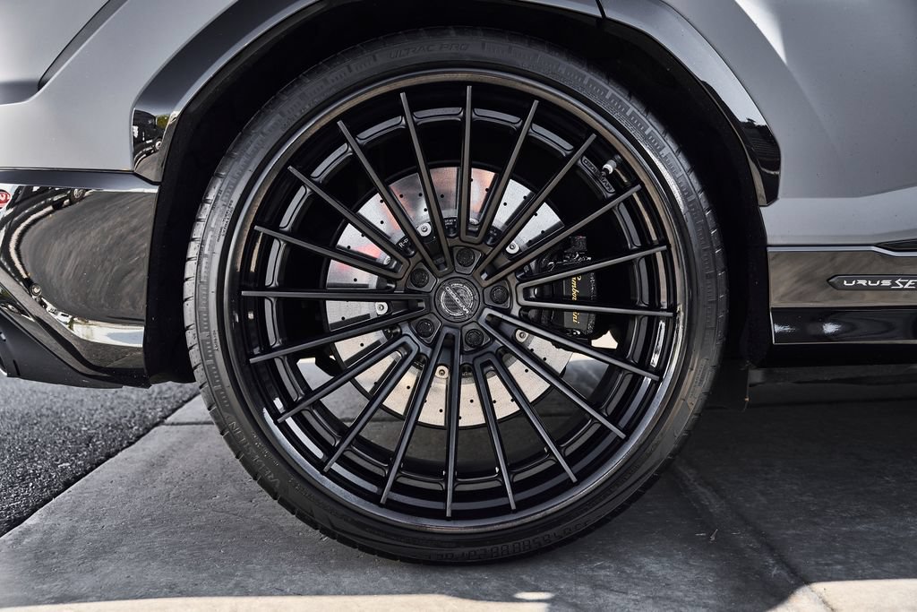 Used 2025 Lamborghini Urus SE AWD/4WD image 19