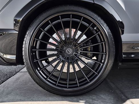 Used 2025 Lamborghini Urus Performante AWD/4WD image 19