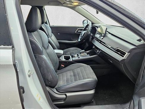 Used 2024 Mitsubishi Outlander SE image 23