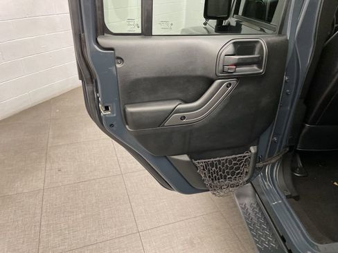 Used 2018 Jeep Wrangler Unlimited Sahara AWD/4WD image 22
