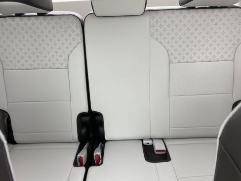 Certified 2025 GMC Acadia Denali w/ Super Cruise Package image 18