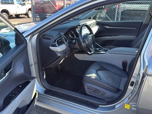 Used 2019 Toyota Camry XLE image 23
