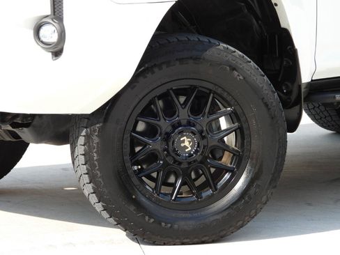 Used 2021 Toyota 4Runner SR5 AWD/4WD image 9