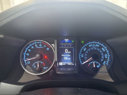 Used 2023 Toyota Tacoma TRD Sport image 9