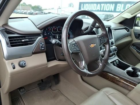 Used 2020 Chevrolet Suburban LT w/ Luxury Package RWD image 21