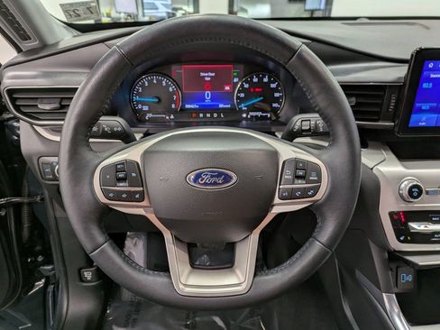 Used 2022 Ford Explorer XLT w/ Equipment Group 202A image 19