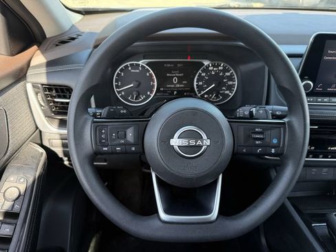 Used 2022 Nissan Rogue SV AWD/4WD image 12