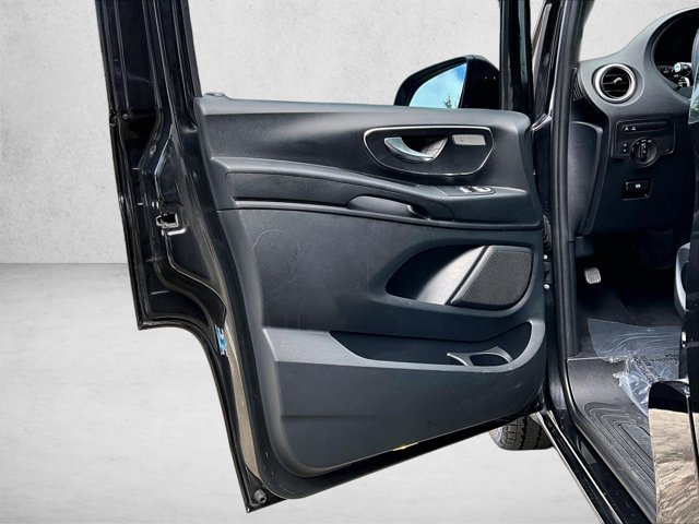 Used 2018 Mercedes-Benz Metris Passenger image 18