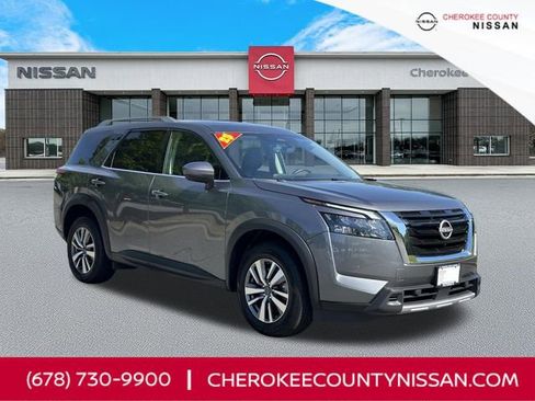 Certified 2025 Nissan Pathfinder SL AWD/4WD image 1