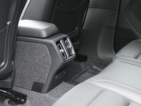 New 2025 Volvo XC40 B5 Core w/ Protection Package Premier image 25