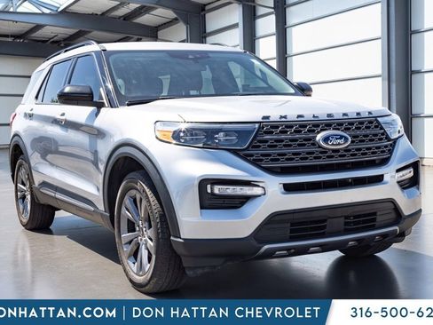 Used 2022 Ford Explorer XLT w/ Equipment Group 202A AWD/4WD image 23