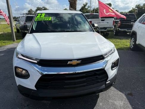 Used 2023 Chevrolet TrailBlazer LS FWD image 2