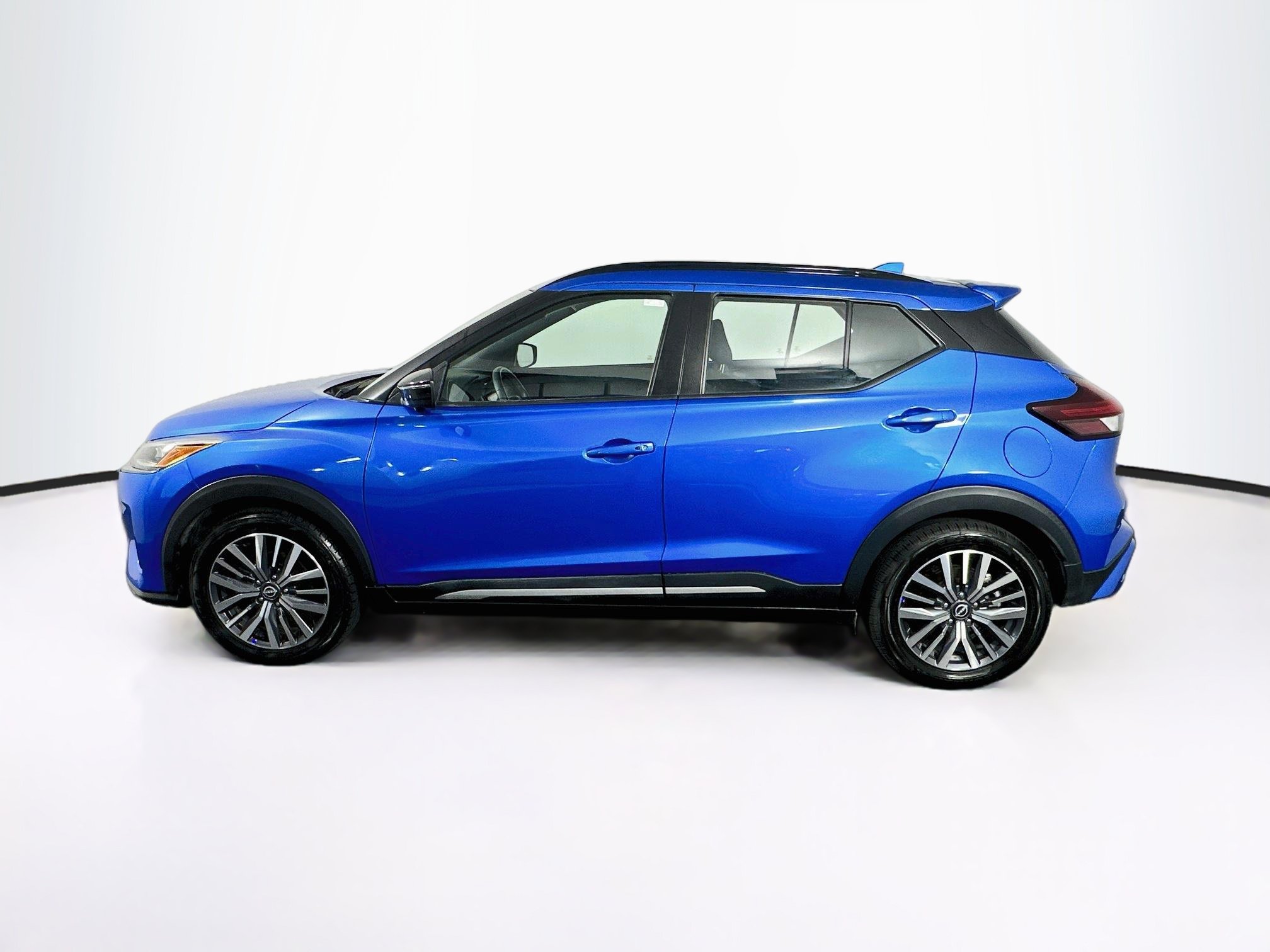 Used 2024 Nissan Kicks SR FWD image 4