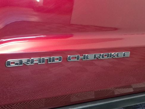 Used 2018 Jeep Grand Cherokee Limited image 6