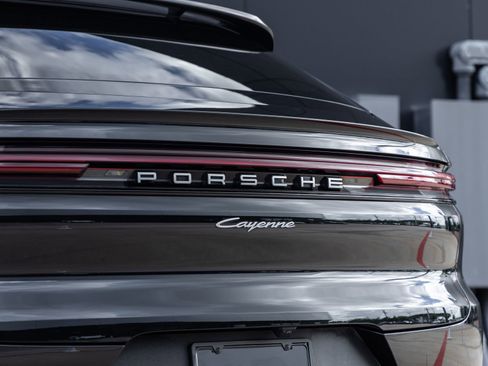 Certified 2024 Porsche Cayenne Coupe AWD/4WD image 15