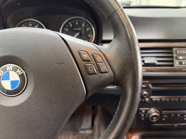 Used 2011 BMW 335i xDrive Sedan AWD/4WD image 16