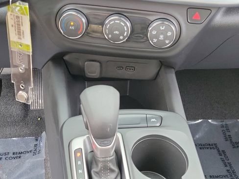 Used 2025 Chevrolet Trax LS FWD image 22