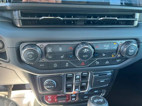 Used 2026 Jeep Wrangler Unlimited Rubicon image 25