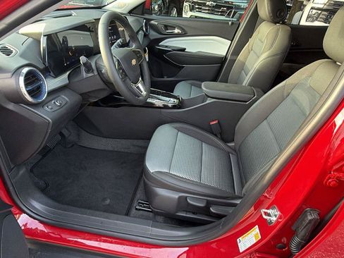 New 2026 Chevrolet Trax LT w/ Sunroof Package FWD image 15