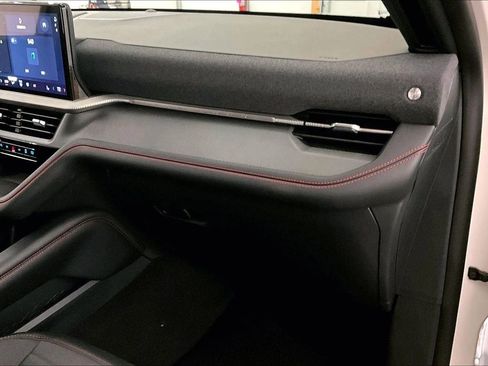 New 2026 Ford Explorer ST-Line w/ ST-Line Street Pack image 15