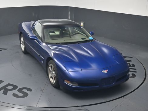 Used 2004 Chevrolet Corvette Coupe w/ Preferred Equipment Group RWD image 22
