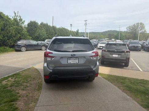 Used 2019 Subaru Forester Premium w/ All-Weather Package AWD/4WD image 6