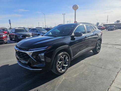 Used 2025 Chevrolet Trax LT w/ LT Convenience Package image 7