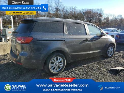Used 2016 Kia Sedona LX w/ LX Essentials Premium Package FWD image 4