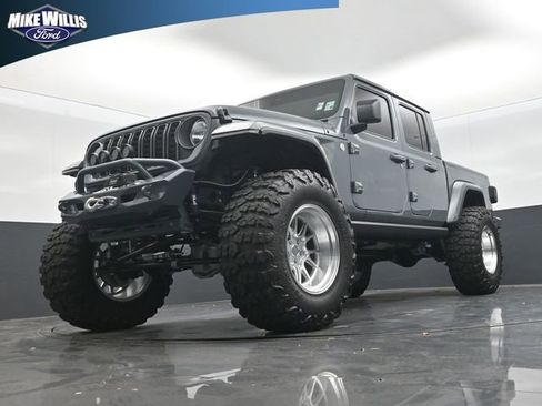 Used 2025 Jeep Gladiator Overland AWD/4WD image 19
