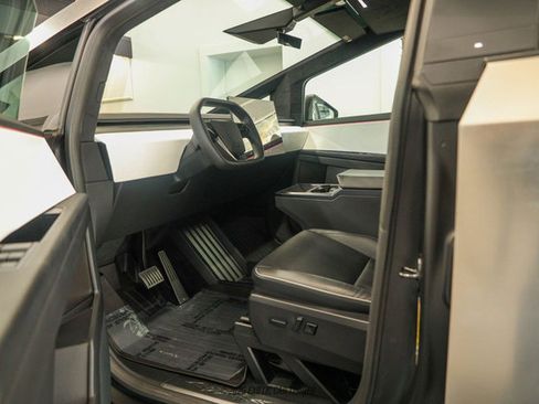 Used 2024 Tesla Cybertruck AWD Crew Cab image 15