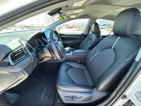 Used 2022 Toyota Camry SE w/ Carpet Mat Package (TMS) FWD image 14