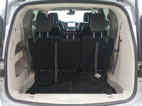 Used 2024 Chrysler Pacifica Limited image 16