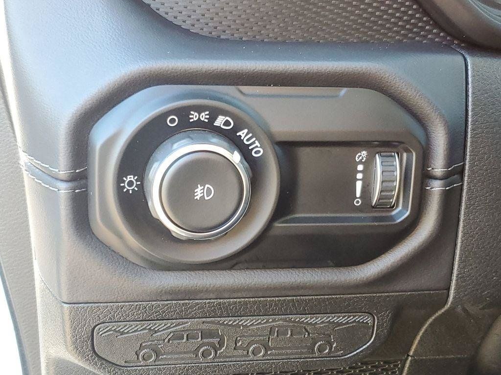 Used 2025 Jeep Wrangler Unlimited Rubicon AWD/4WD image 13