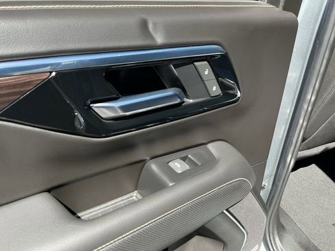 Certified 2025 Chevrolet Suburban Premier AWD/4WD image 14