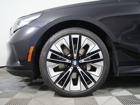 Certified 2025 BMW 530i image 7