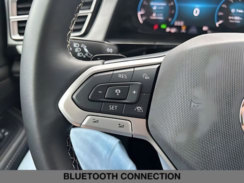 Used 2025 Volkswagen Atlas Cross Sport SE image 19