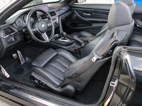 Used 2015 BMW M4 Convertible image 24