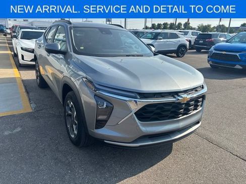 Used 2024 Chevrolet Trax LT w/ Driver Confidence Package FWD image 5