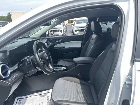Certified 2024 Chevrolet Trax LT w/ Driver Confidence Package FWD image 17
