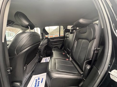 Used 2023 Jeep Grand Cherokee Limited w/ Luxury Tech Group II image 22