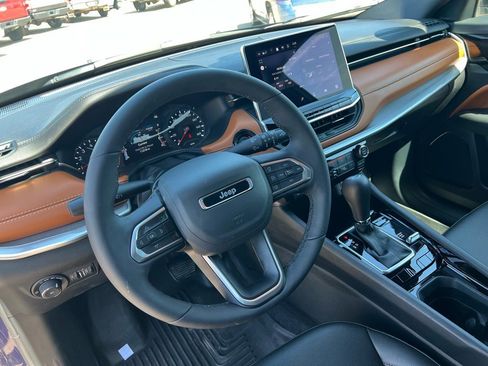 Used 2024 Jeep Compass Limited image 11