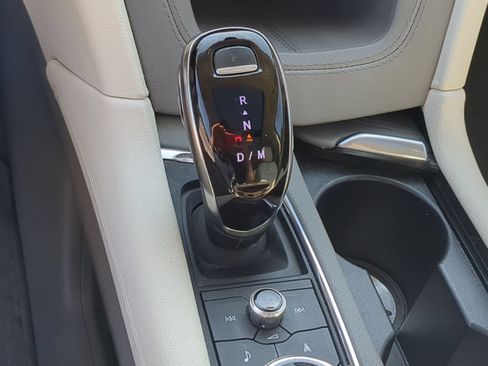 Certified 2021 Cadillac XT6 Premium Luxury AWD/4WD image 16