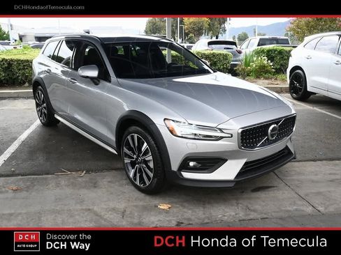 Used 2024 Volvo V60 B5 Cross Country Ultimate image 3