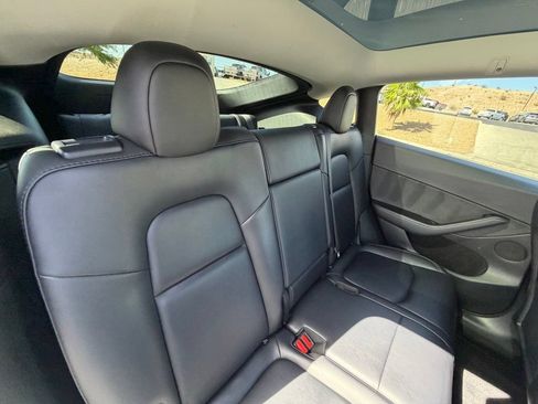 Used 2023 Tesla Model Y Long Range AWD/4WD image 17