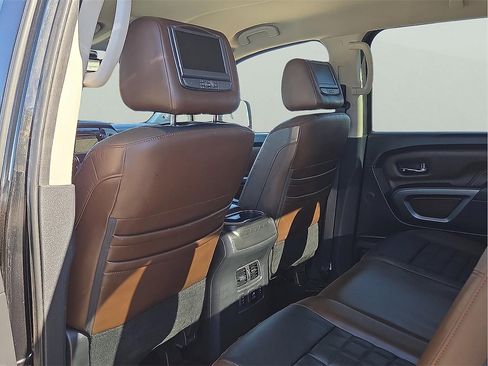 Used 2018 Nissan Titan Platinum Reserve w/ Platinum Utility Package image 10
