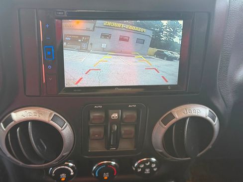 Used 2013 Jeep Wrangler Unlimited Sport AWD/4WD image 15