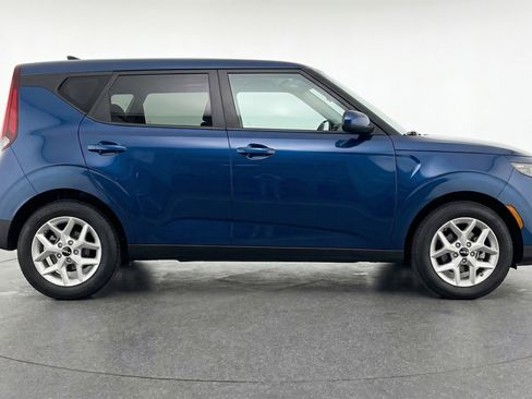 Used 2025 Kia Soul LX w/ LX Technology Package FWD image 11