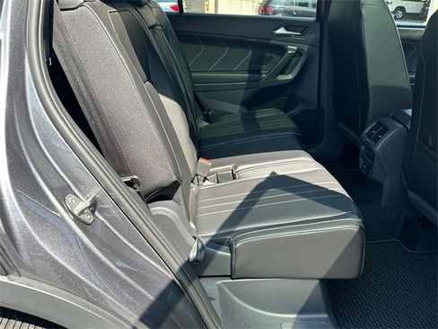 Certified 2024 Volkswagen Tiguan SE R-Line image 15